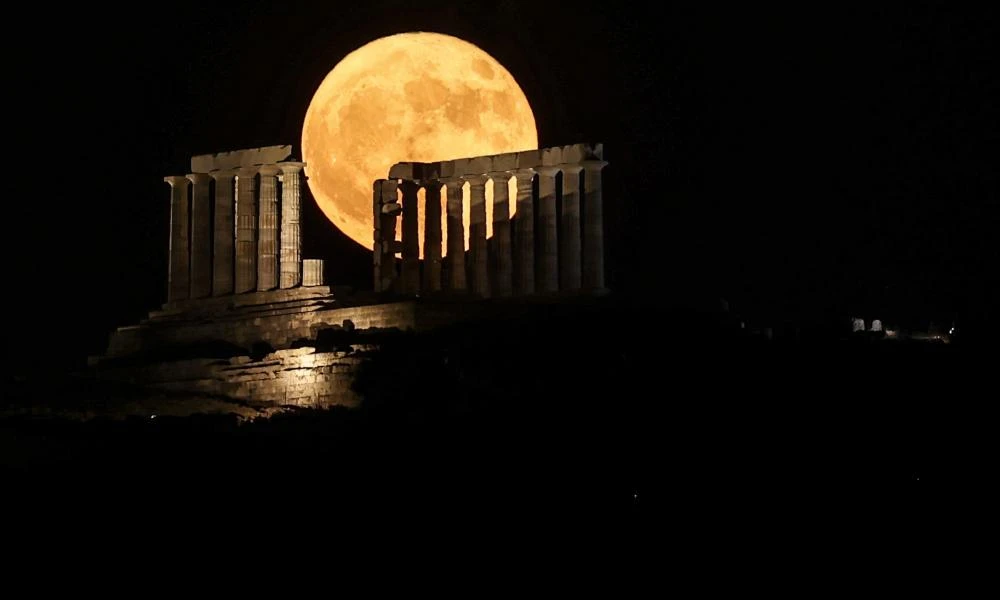 Πανσέληνος Αυγούστου 2024: Πότε θα δούμε το “φεγγάρι του Οξύρυγχου”